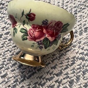 Vintage tea cup-Floral Gold-Trimmed Teacup